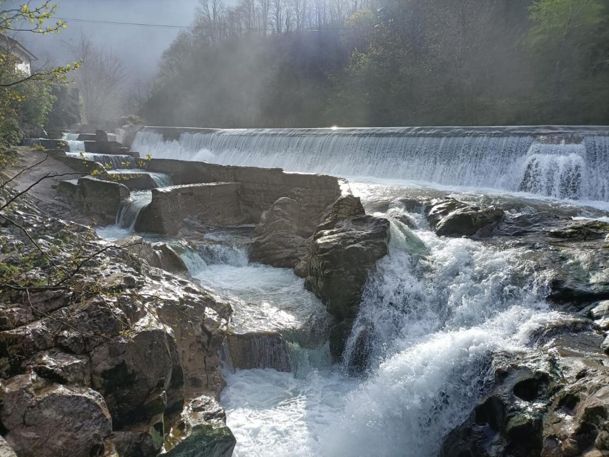 La Salmonera Cangas De Onis Cano Bagian luar foto