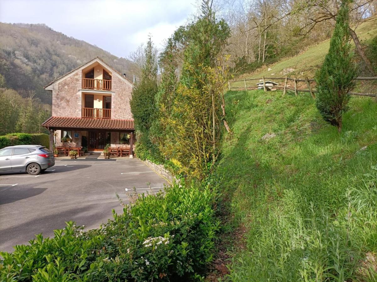 La Salmonera Cangas De Onis Cano Bagian luar foto