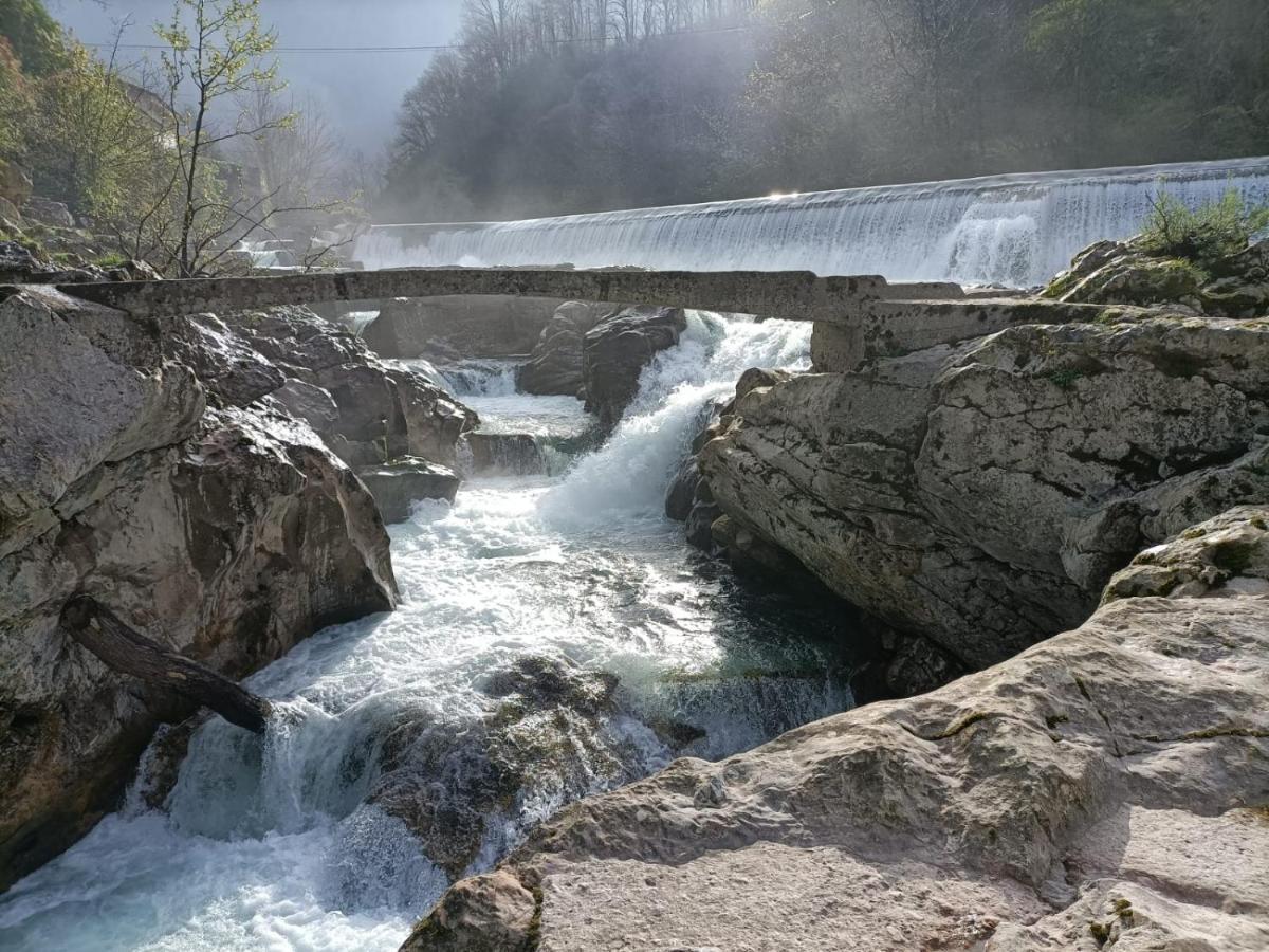 La Salmonera Cangas De Onis Cano Bagian luar foto