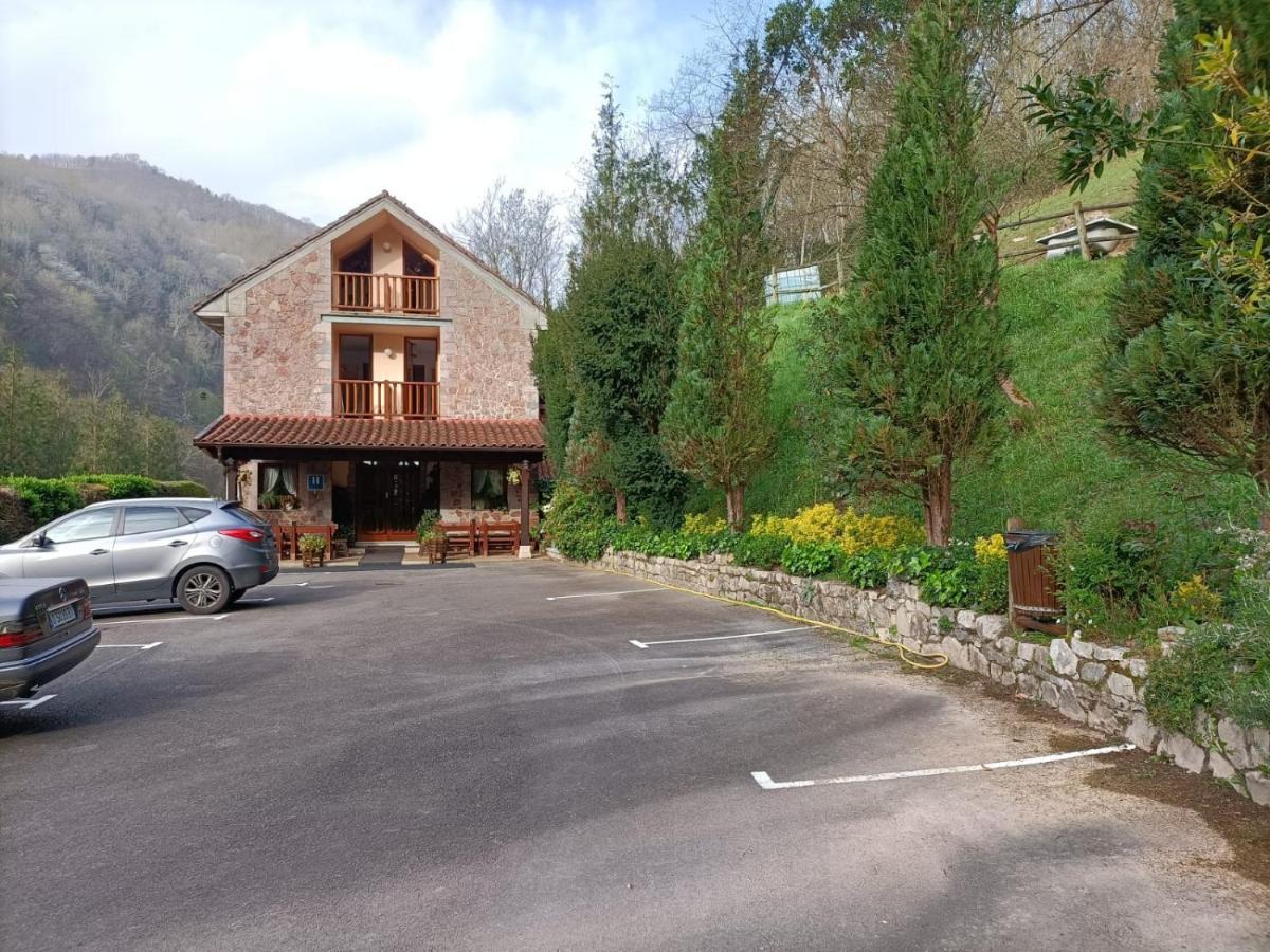 La Salmonera Cangas De Onis Cano Bagian luar foto