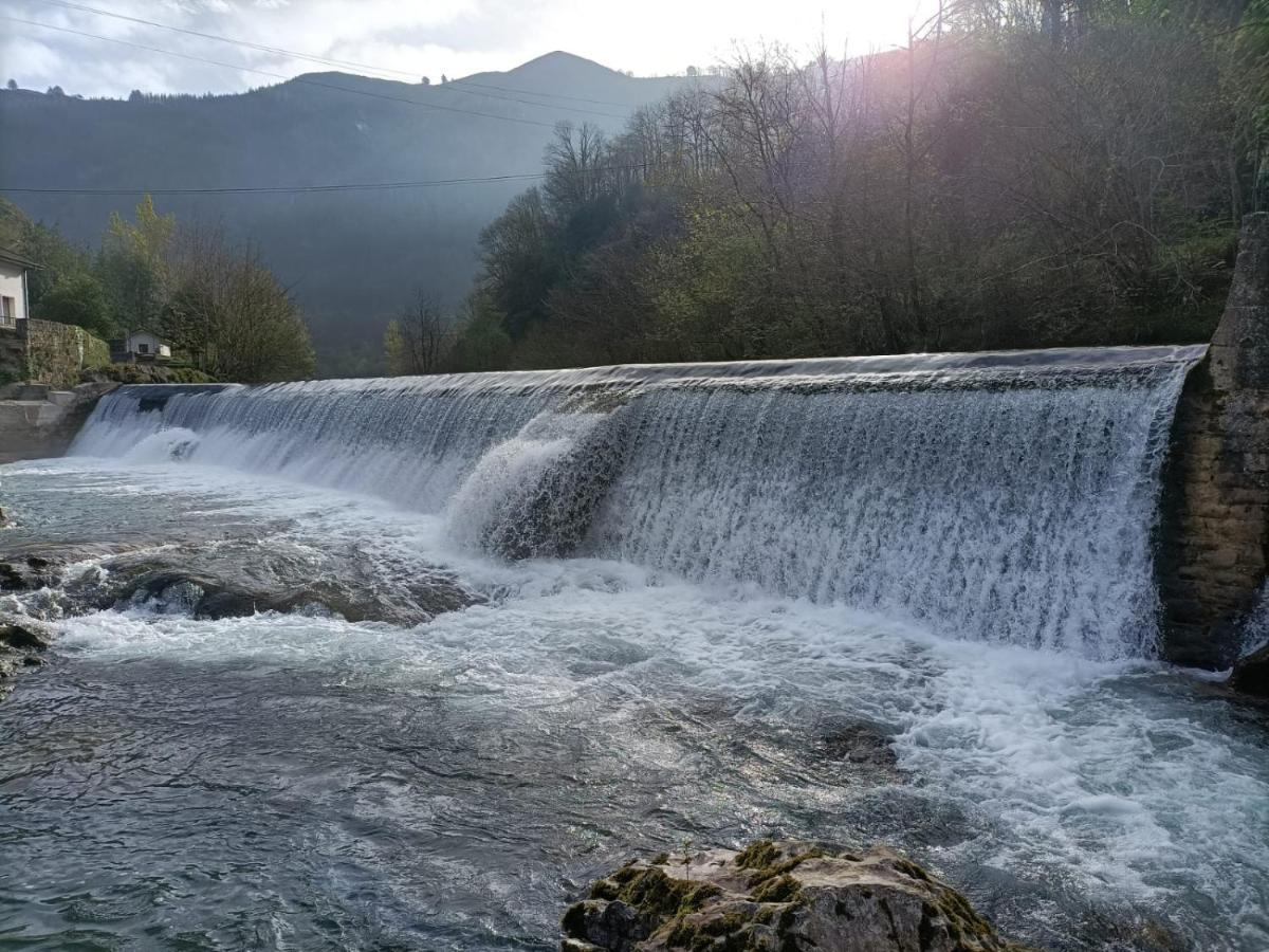 La Salmonera Cangas De Onis Cano Bagian luar foto