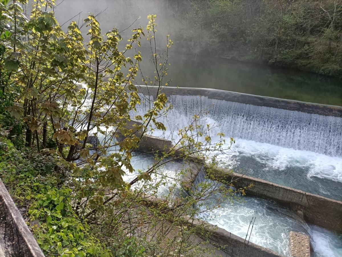 La Salmonera Cangas De Onis Cano Bagian luar foto
