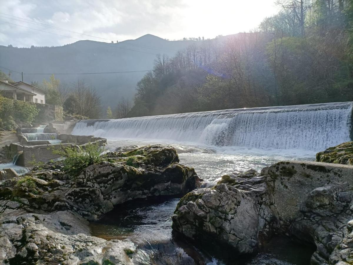 La Salmonera Cangas De Onis Cano Bagian luar foto