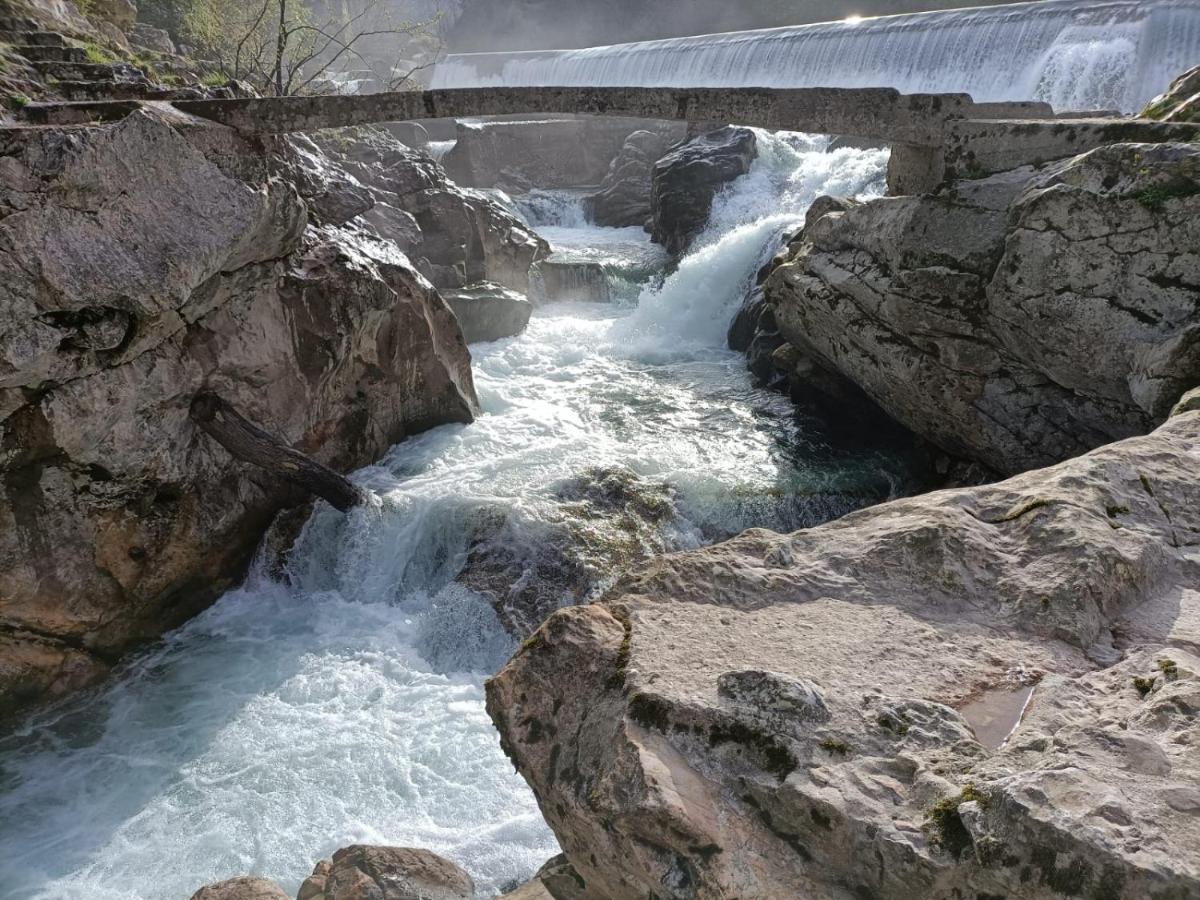 La Salmonera Cangas De Onis Cano Bagian luar foto