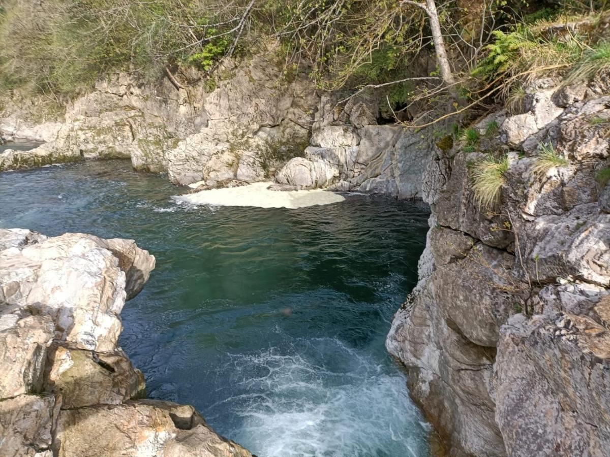 La Salmonera Cangas De Onis Cano Bagian luar foto