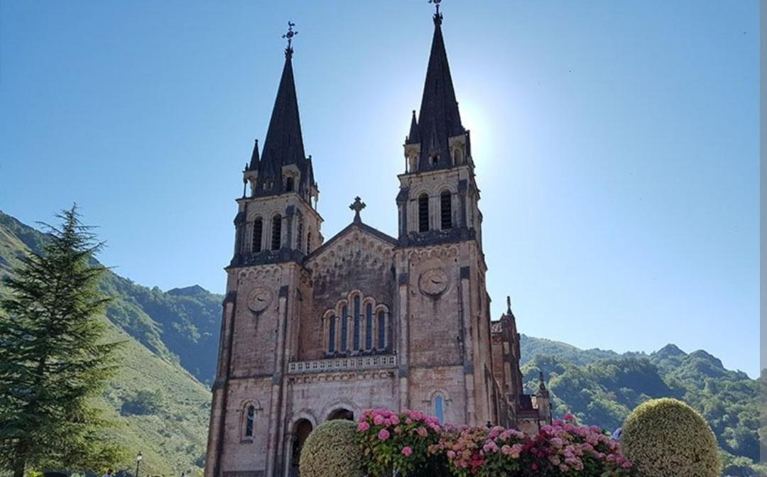 La Salmonera Cangas De Onis Cano Bagian luar foto