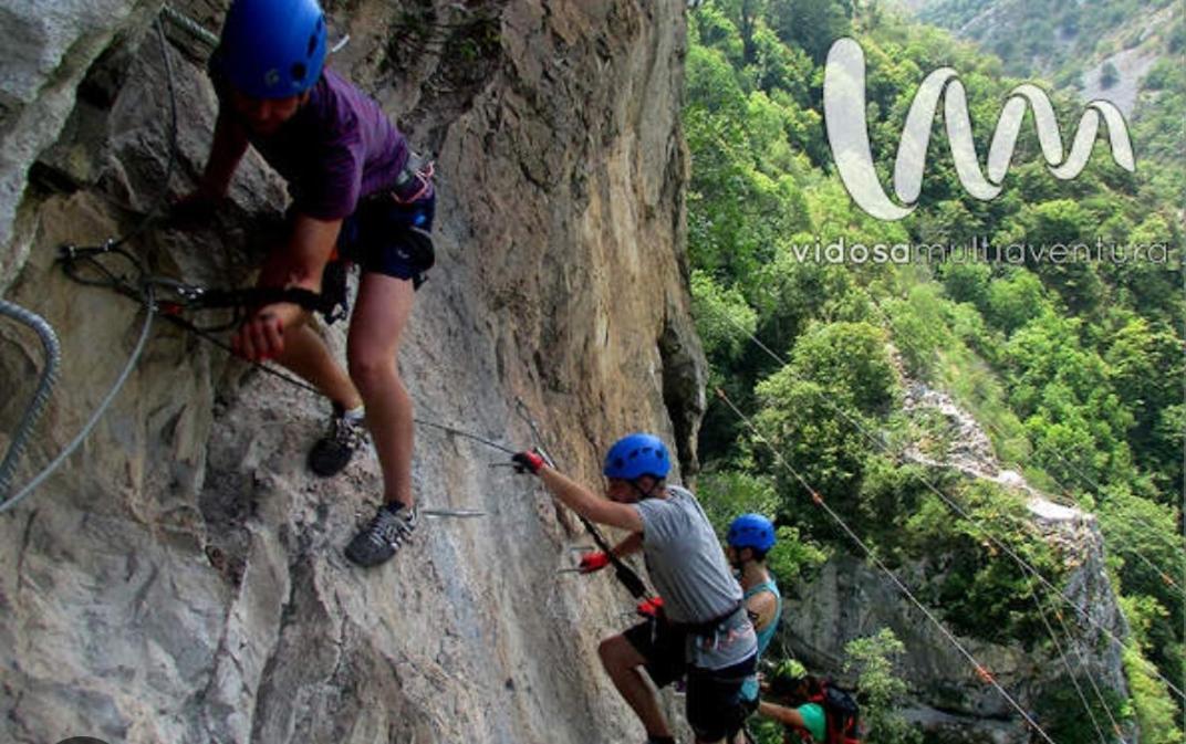 La Salmonera Cangas De Onis Cano Bagian luar foto