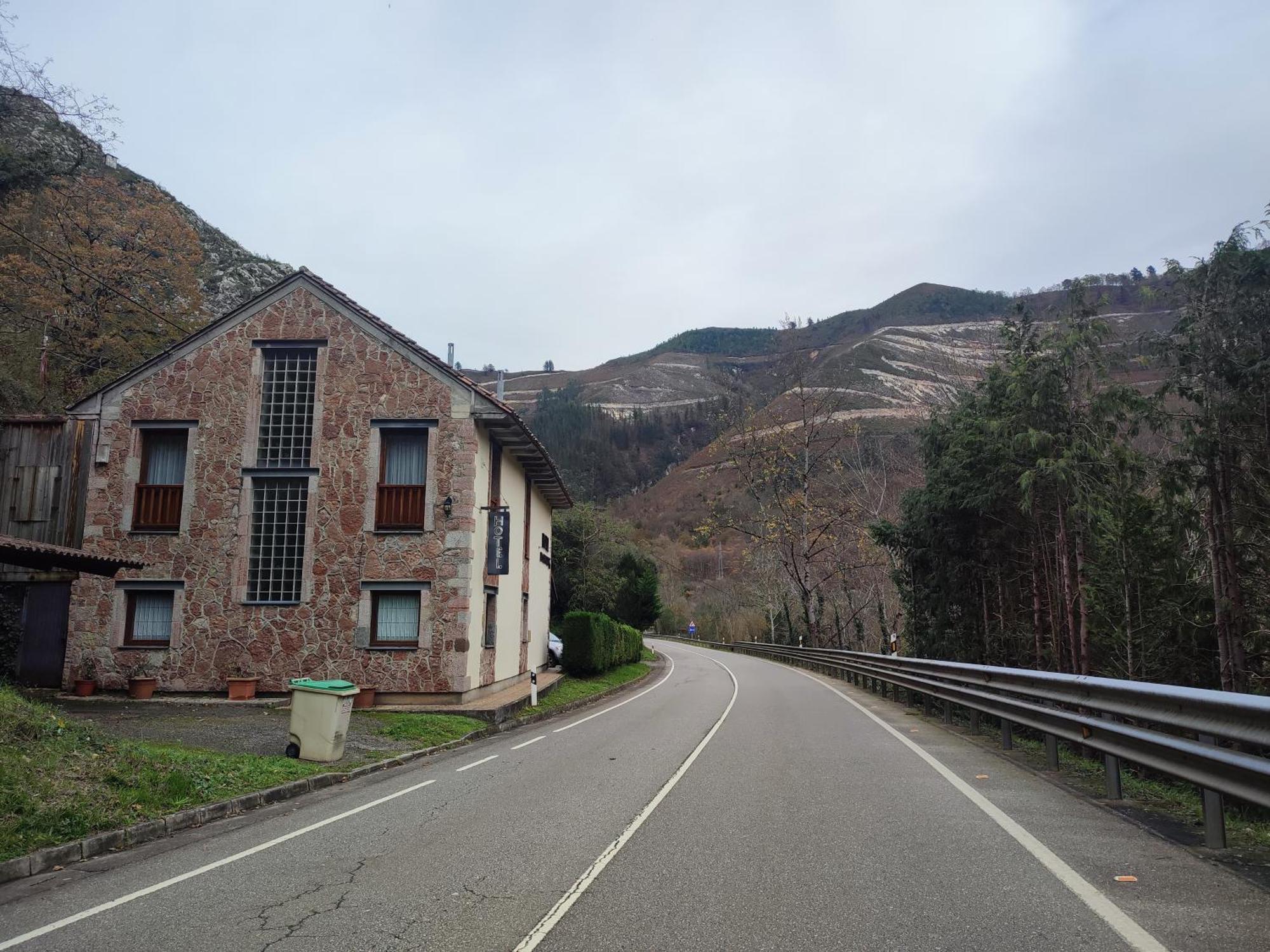 La Salmonera Cangas De Onis Cano Bagian luar foto