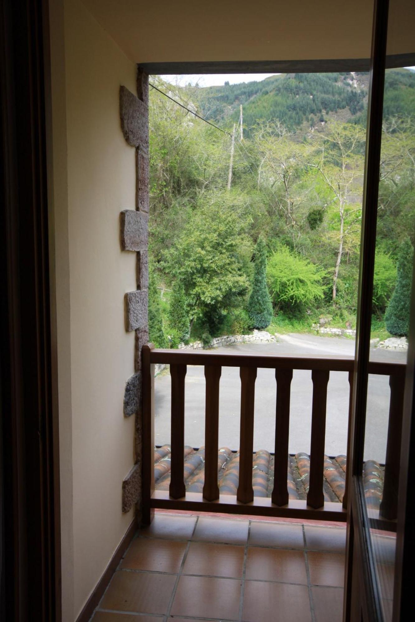 La Salmonera Cangas De Onis Cano Bagian luar foto