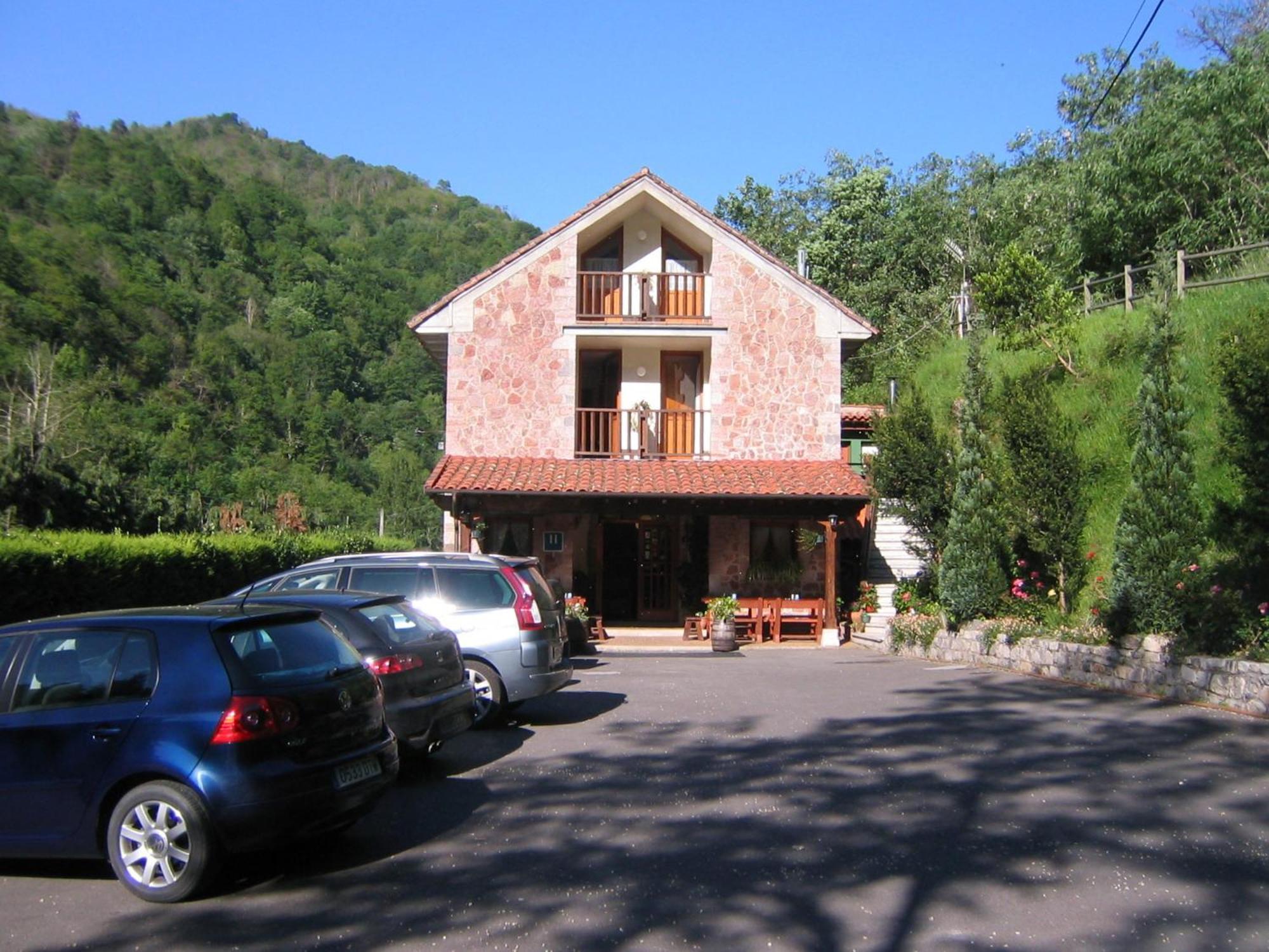 La Salmonera Cangas De Onis Cano Bagian luar foto