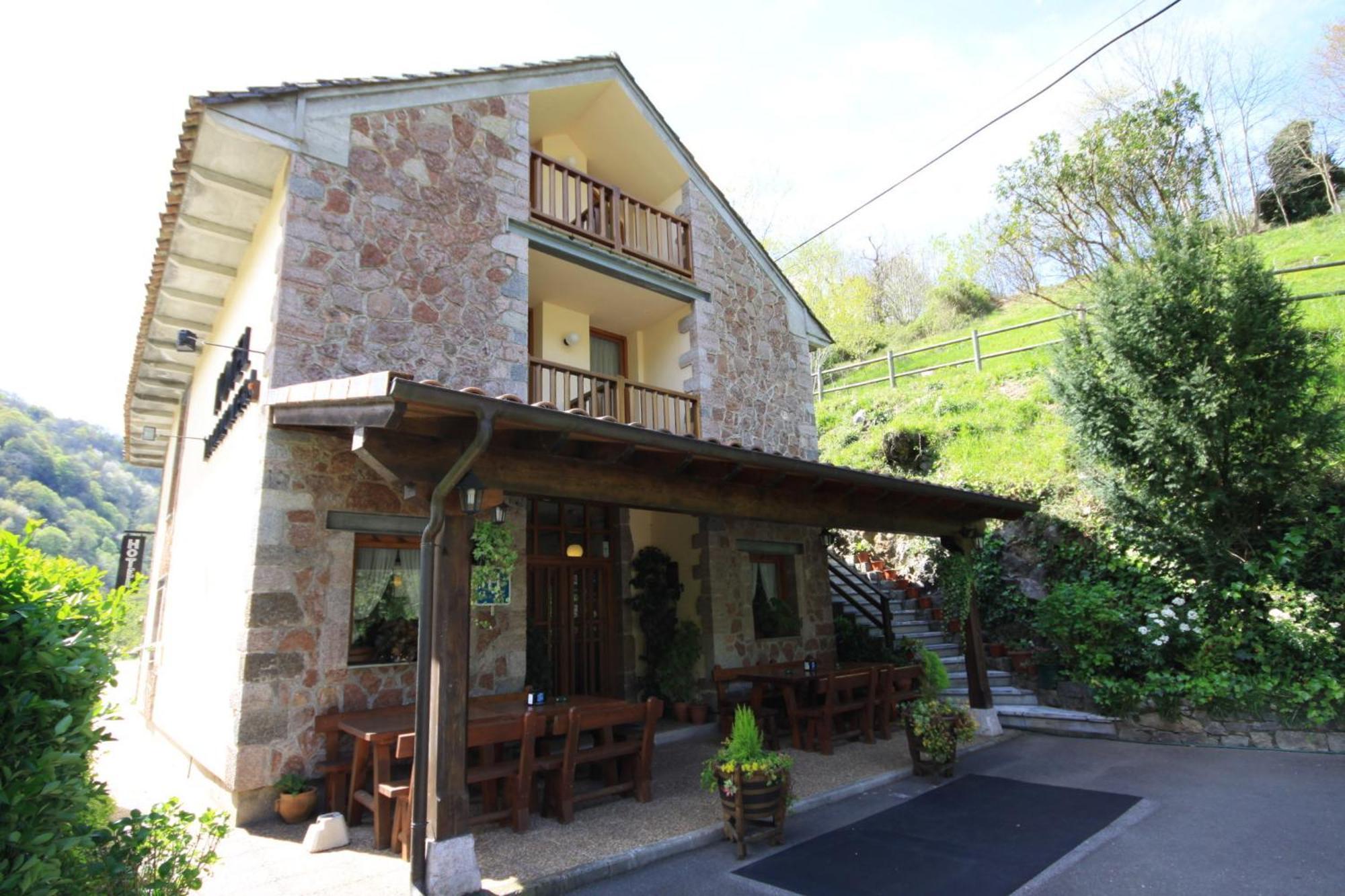 La Salmonera Cangas De Onis Cano Bagian luar foto