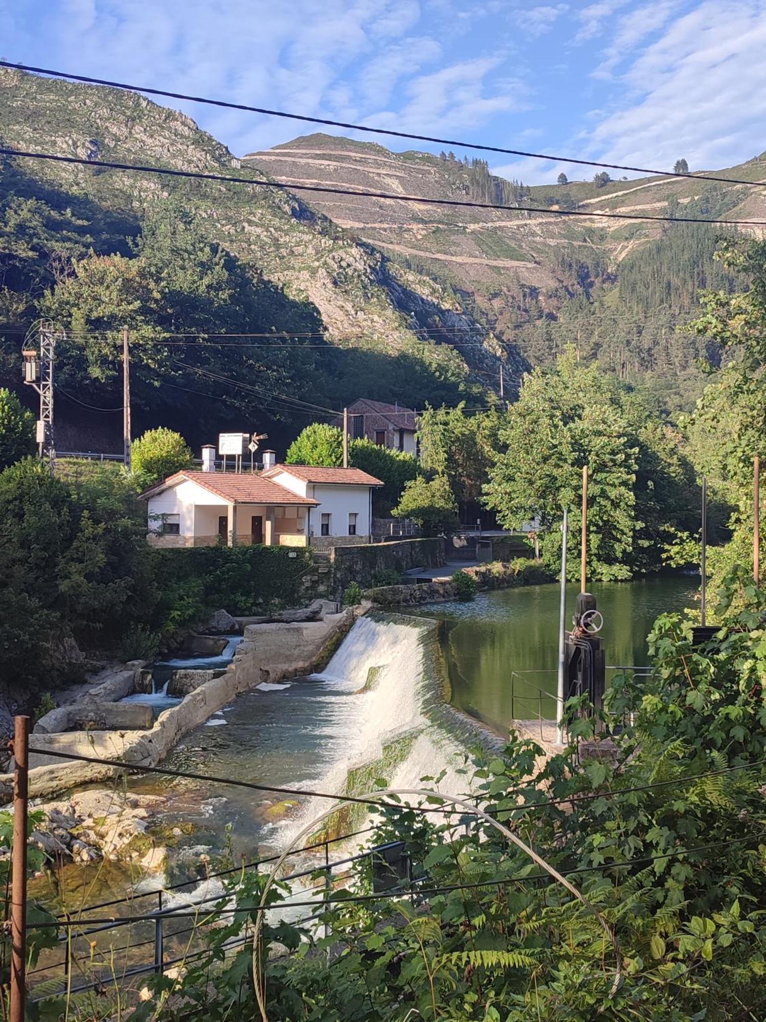 La Salmonera Cangas De Onis Cano Ruang foto